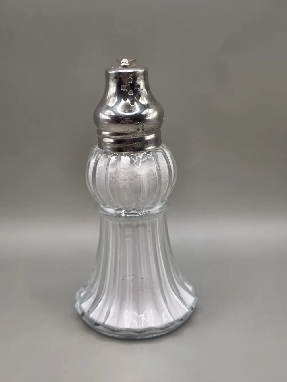 Vintage Lady Primrose Bee Powder Shaker | Royal Extract Dusting Silk